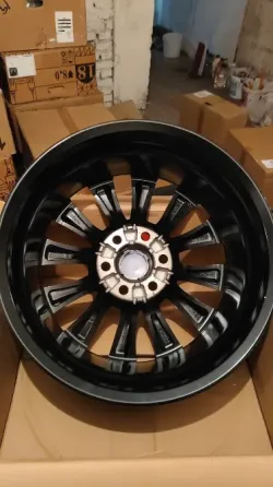 Диски автомобиля Toyota с уникальным дизайном и отделкой