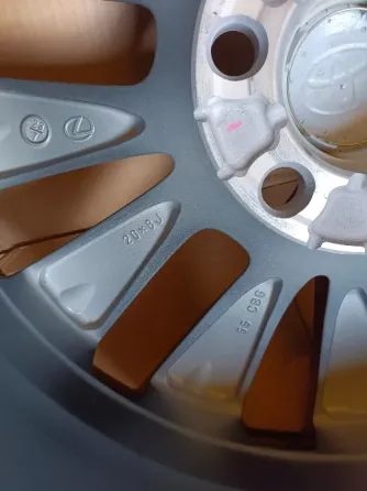 Диски автомобиля Toyota с уникальным дизайном и отделкой