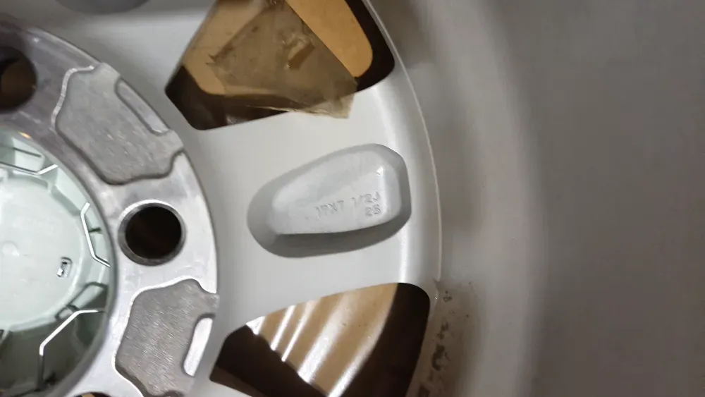 Маркировка на внутренней части диска