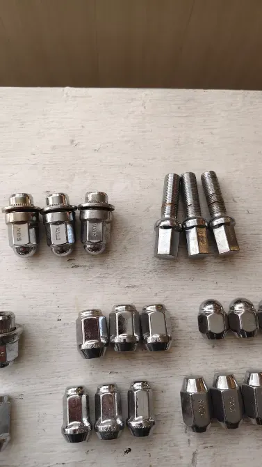 Колесные гайки в разных конфигурациях