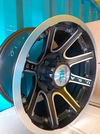 Диск автомобильный черного цвета в коробке