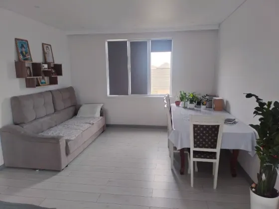 Дом с современным дизайном, выполненный из кирпича с большими окнами