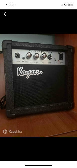 Гитарный усилитель Kayeen, черный корпус, панели управления сверху с регуляторами громкости и эффектов