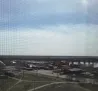 Қарлы пейзаж өзен мен көпірдің көрінісі
