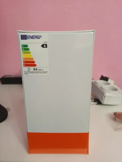 Қаптаманың артқы жағында құрылғының энергия сыйымдылығы мен сипаттамалары туралы белгілеулер