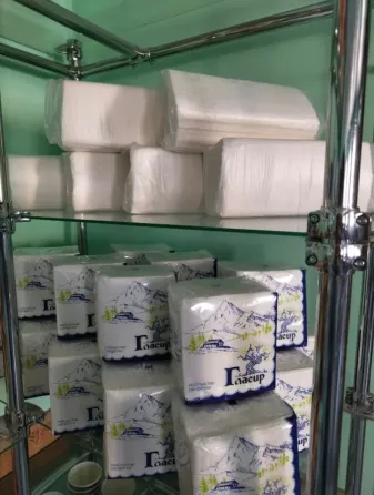 Ақ қағаз кубиктері қолдану үшін қапталған