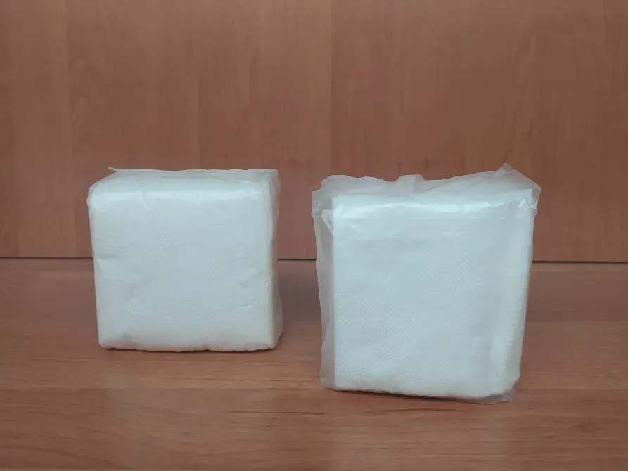 Ақ қағаз кубиктері қолдану үшін қапталған