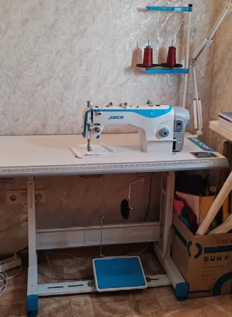 Дәнекерлеу машинасы Jack жұмыс үстелінде катушкалармен