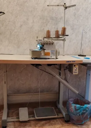 JACK JK-606 тігін машинасы қызыл матамен