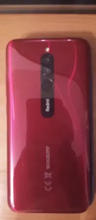 Смартфон Redmi 8 на передней и задней панели