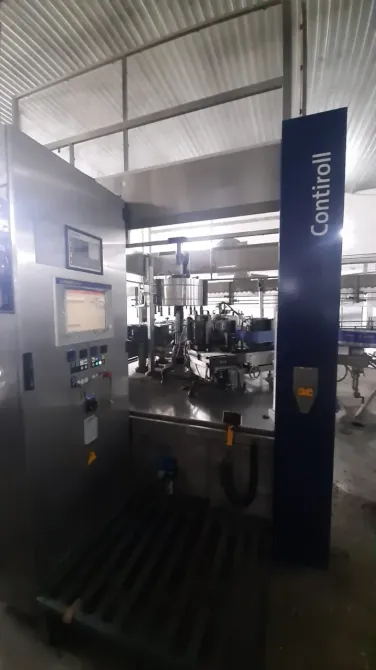 Управляющий панель контроллера на производственной линии