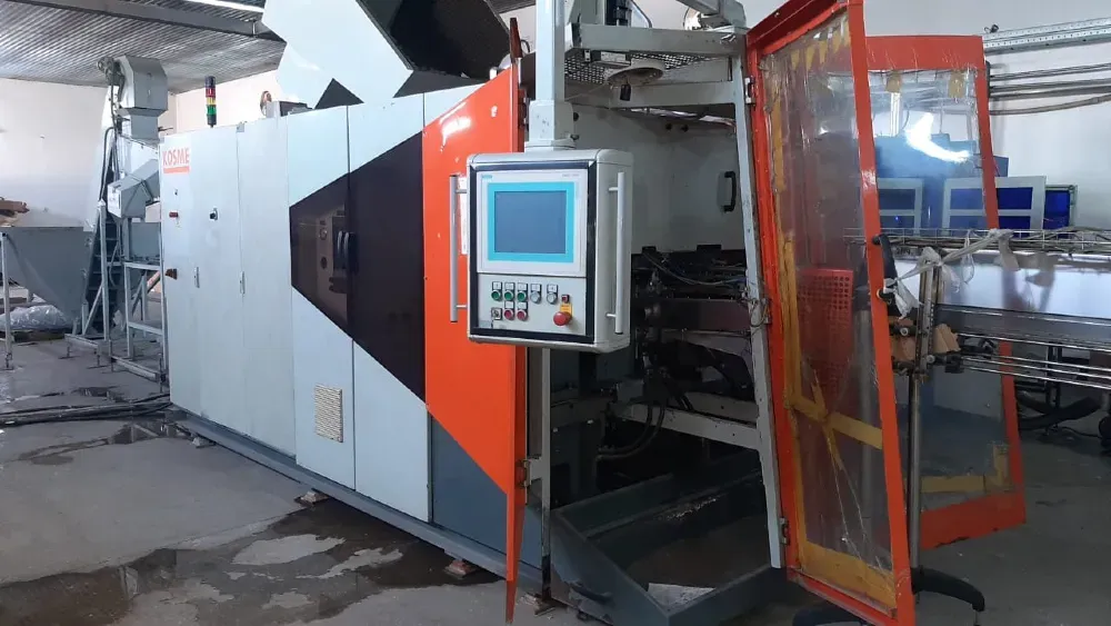 Машина KOSME с открывающейся дверцей для обслуживания