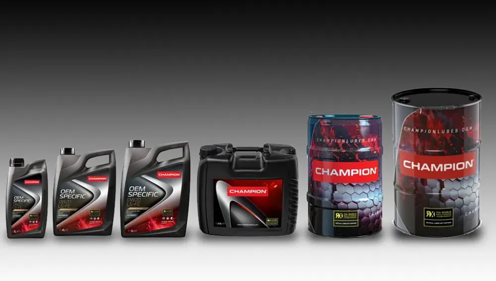 Champion майларының әртүрлі упаковкалары қара фондағы