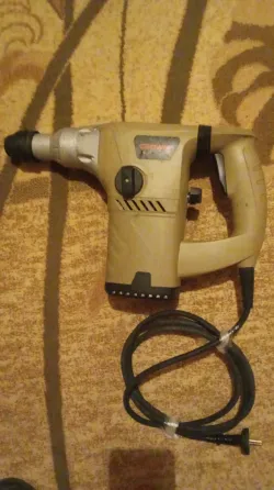 Инструмент Crown CT18187 BMC мощностью 1050 Вт в упаковке