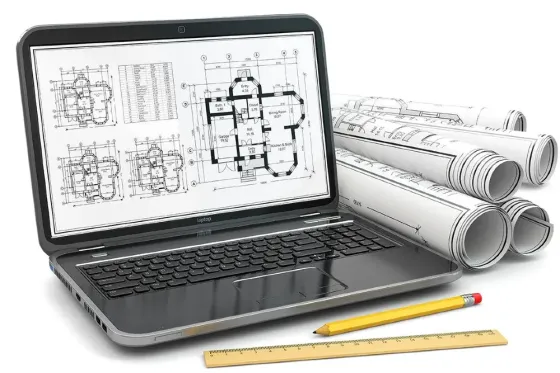 Ноутбук экранда сызбалармен, қасындағы құрылыс схемаларына арналған рулон, үстелде сызғыш пен қарындаш.