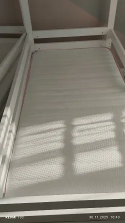 пятна на диване с светлой обивкой