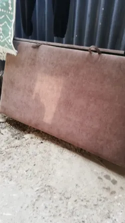 пятна на диване с светлой обивкой