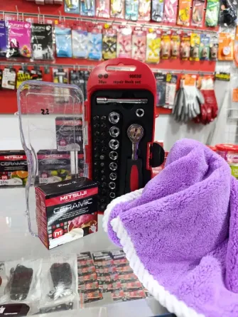 Электроникамен жабдықталған қорап, пауэрбанк, автодержатель және сымсыз құлаққаптар