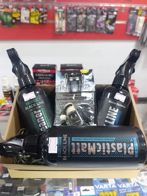 Набор автомобильных чистящих средств и аксессуаров