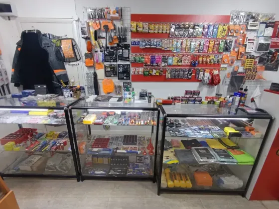 Магазин автомобильных принадлежностей с разнообразными товарами