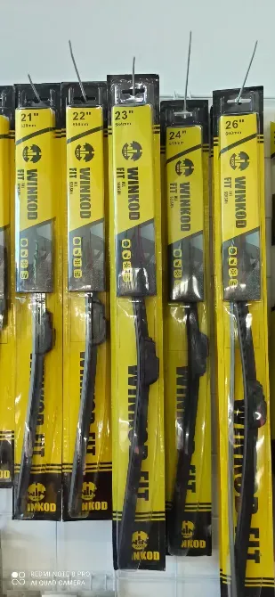 Упаковки с дворниками Windood в жёлтой упаковке