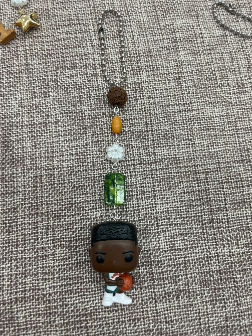 баскетбол добы бар ойыншық фигура