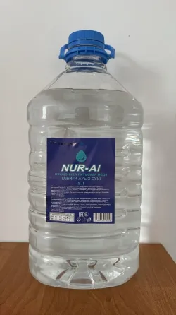 Бутылка с водой NUR-AI объемом 5 литров