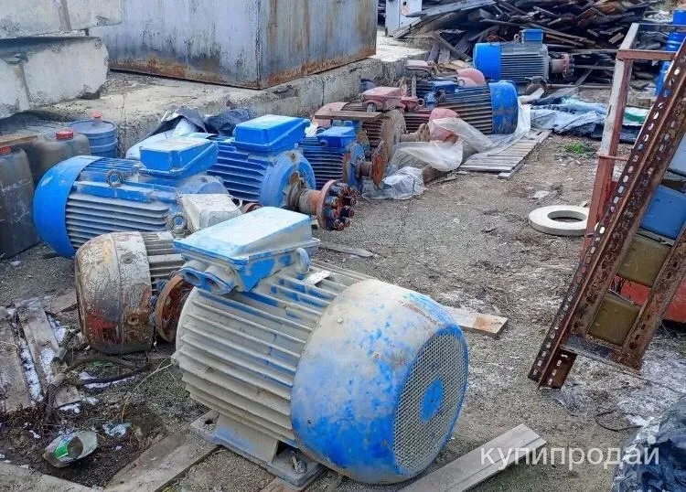 Электродвигатели на складе