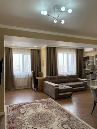 Көпқабатты ғимарат балкондармен