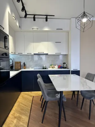 Көпқабатты ғимарат балкондармен