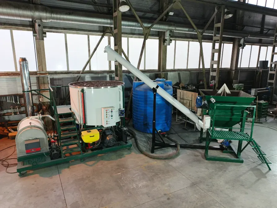 Заводская установка с сырьевыми бункерами и мешалкой