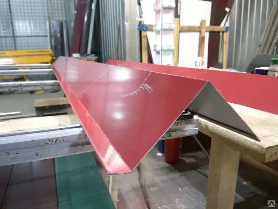 Гибкие металлические уголки в производственном помещении