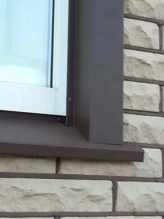 Окно на деревянном доме