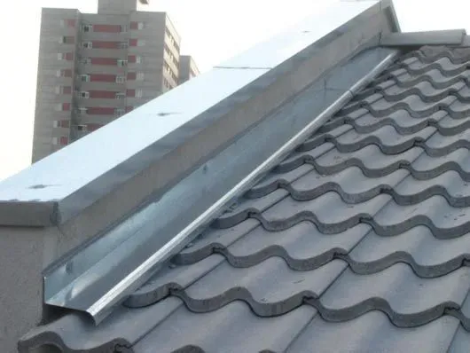 Окно на деревянном доме