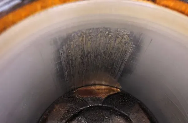 Изображение изношенного цилиндра двигателя