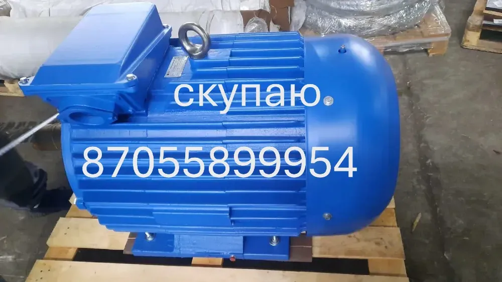 Электродвигатель синего цвета на поддоне, контактная информация для покупки