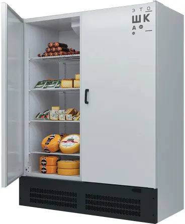 Магазин с современным интерьером и стеклянными окнами