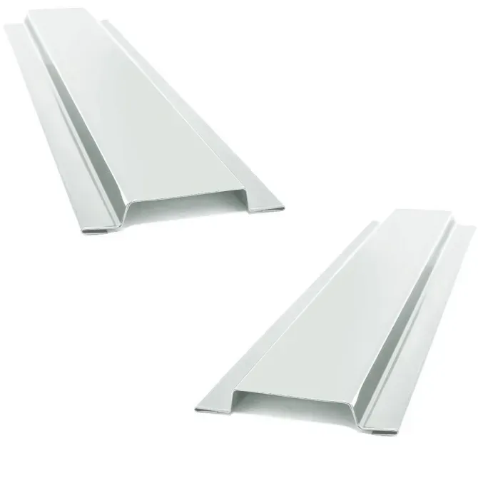 Две металлические панели светлого цвета