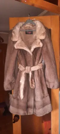 Шляпа из меха с коричневым отливом