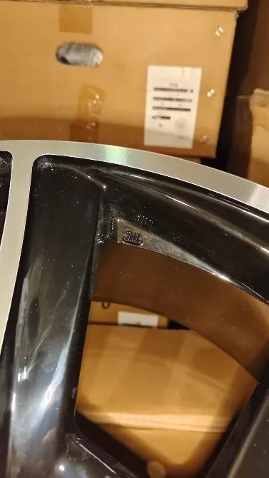 Боковая часть диска с маркировкой