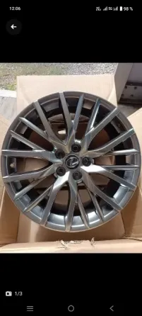 Диск автомобиля Lexus в коробке