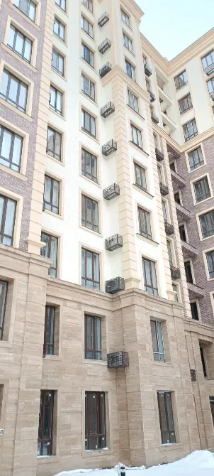 Заманауи ғимарат классикалық стиль элементтерімен, 5 қабатқа дейін