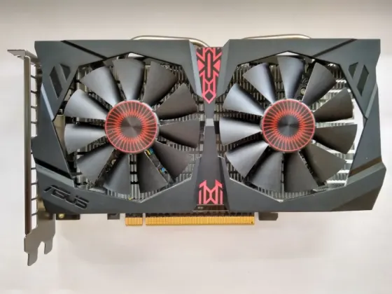 Екі желдеткіші бар ASUS бейнекарта