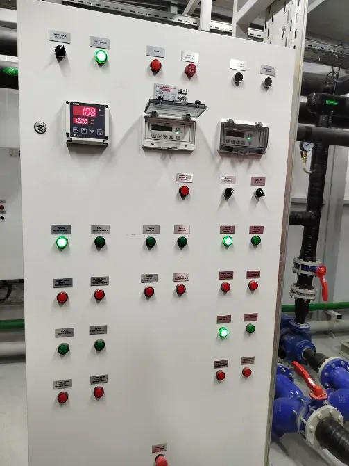 Пульт управления с индикаторами и переключателями