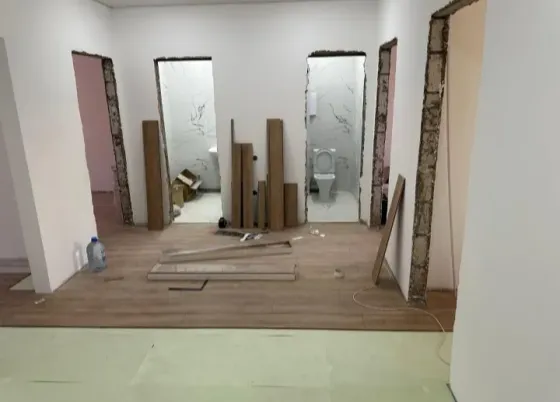 коридор с современным освещением