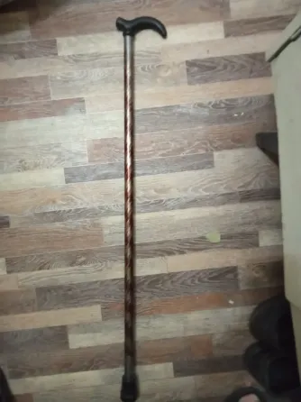 Костыли деревянные со специальными наконечниками