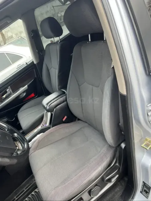 Сиденья внутри автомобиля с акцентом на общий дизайн