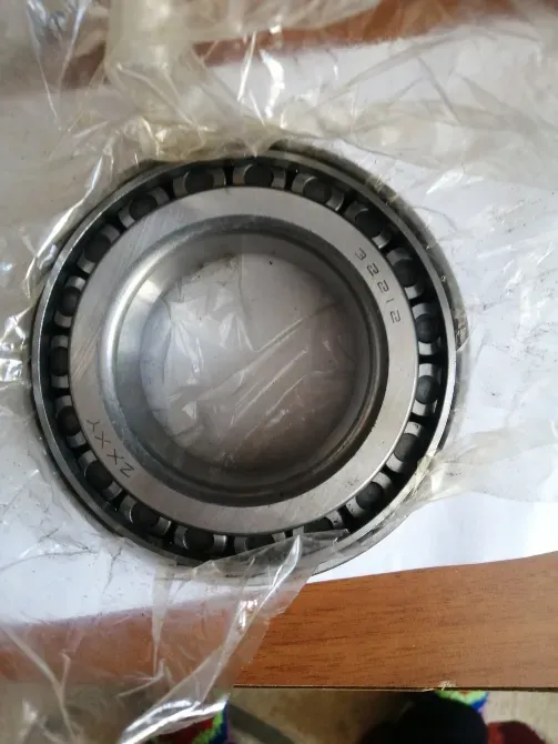 Подшипник, орамасында, ішкі бөлігі мен шариктерді егжей-тегжейлі көрсету.