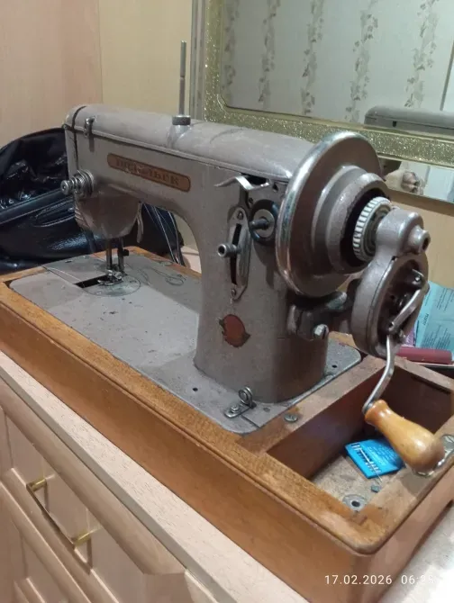 Советская швейная машинка ручная Семей қаласы - сурет 1