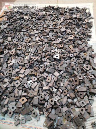 Металл фрагменттерінің көптігі әр түрлі формалар мен мөлшерлерде